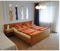 Schlafzimmer 1